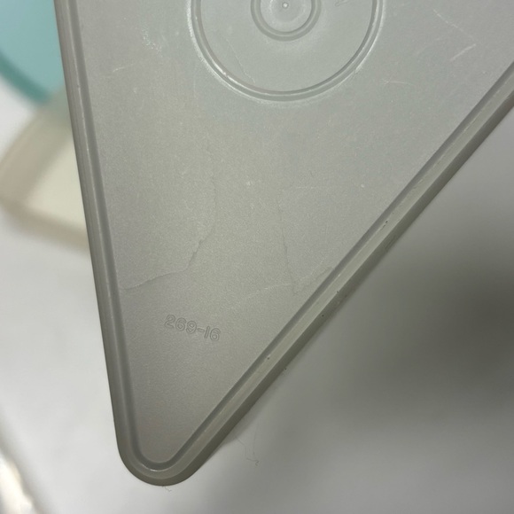 Set of 2 vintage Tupperware pie slice keepers 269-16 with mint green lids 268-15 - Picture 6 of 7